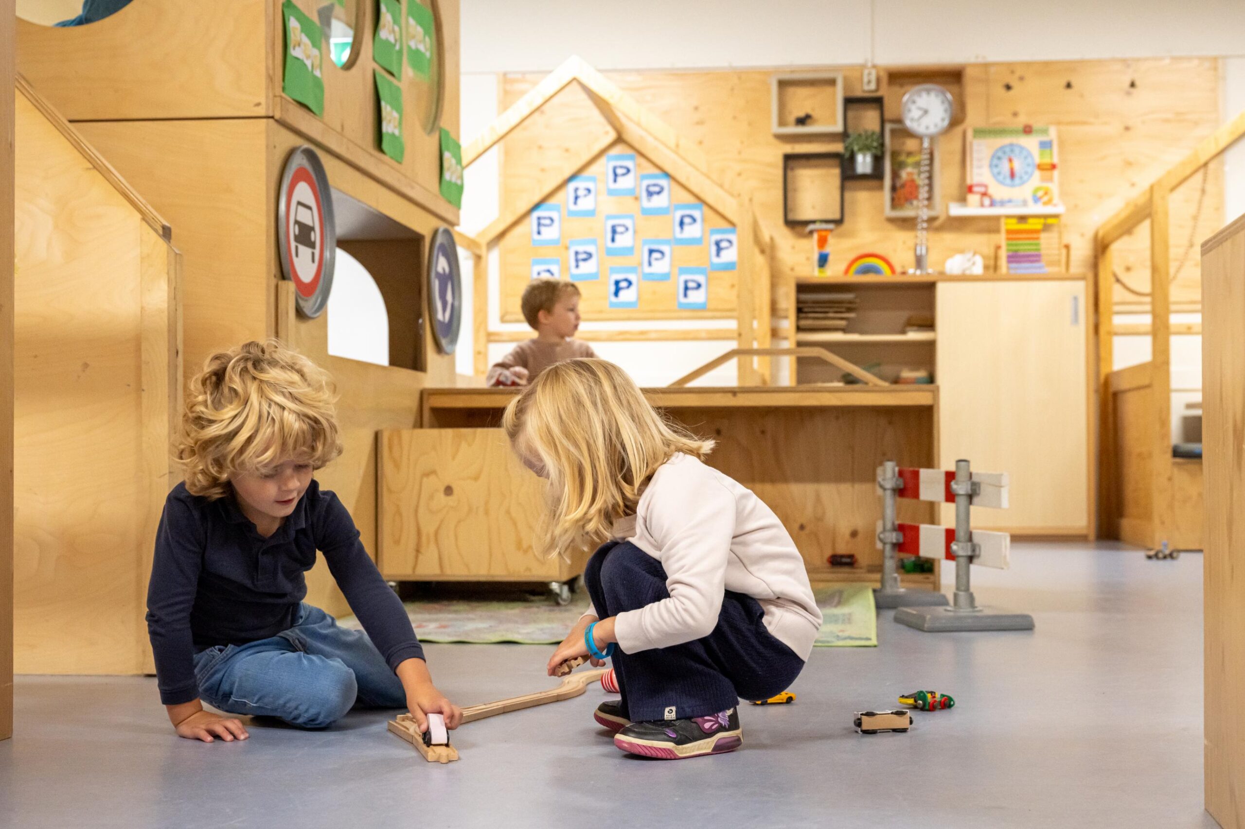 kinderen spelen bij bso 2karpers in scheveningen den haag