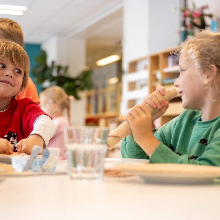 kinderen lunchen bij bso 2karpers in scheveningen den haag