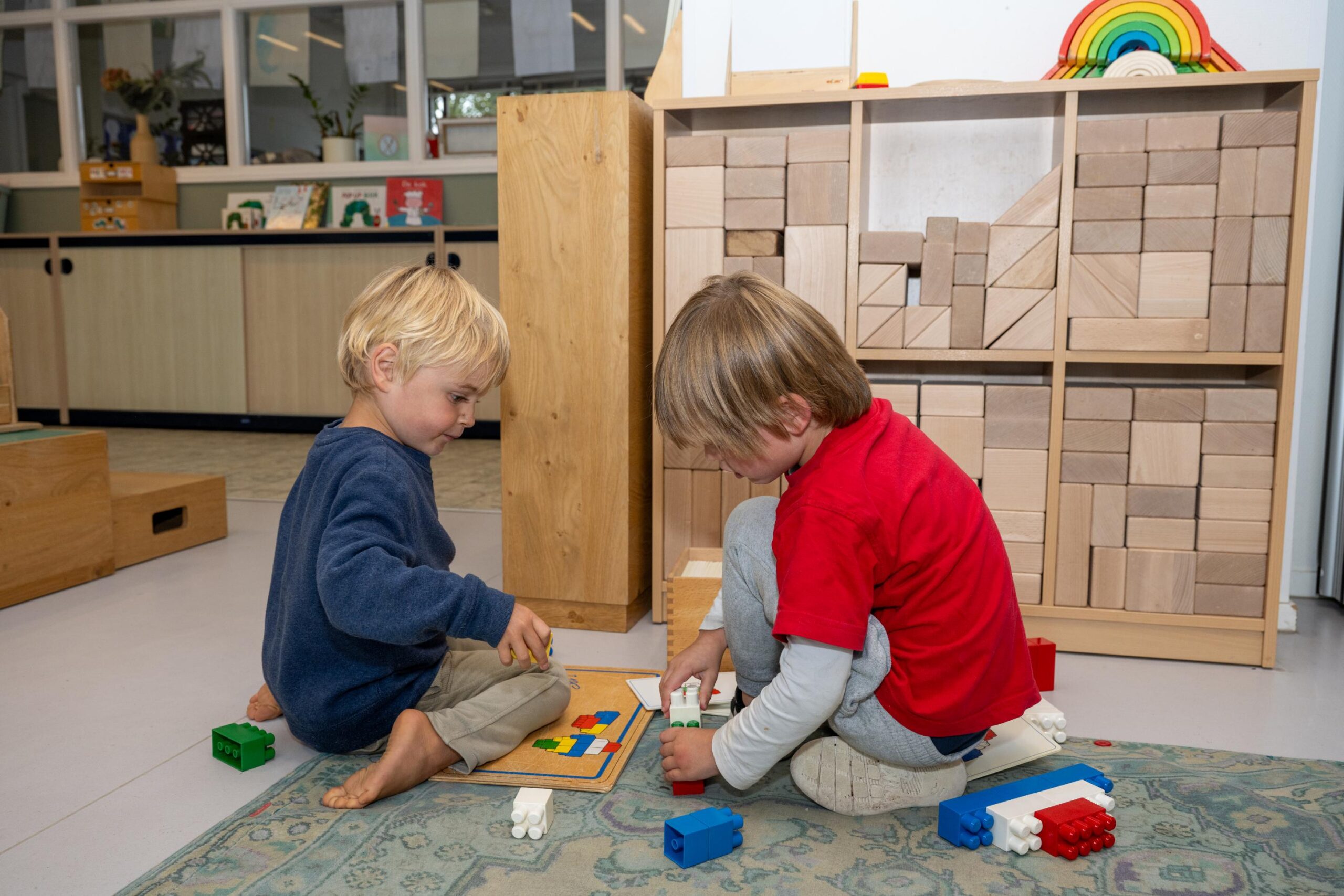 kinderen spelen bij bso 2karpers in scheveningen den haag