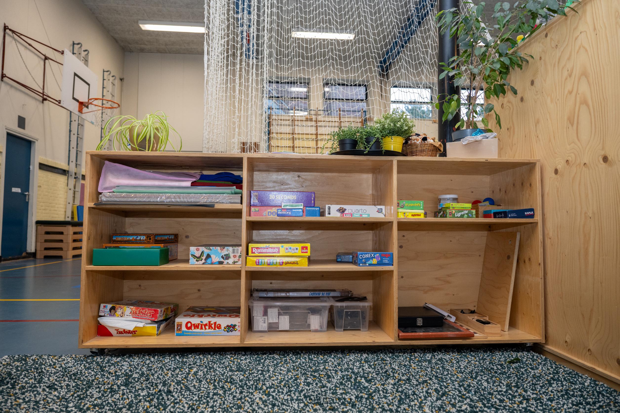 boekenkast bij bso 2uilen in de vogelwijk den haag