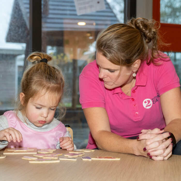 Samen puzzelen bij kdv 2Vliegers Monster