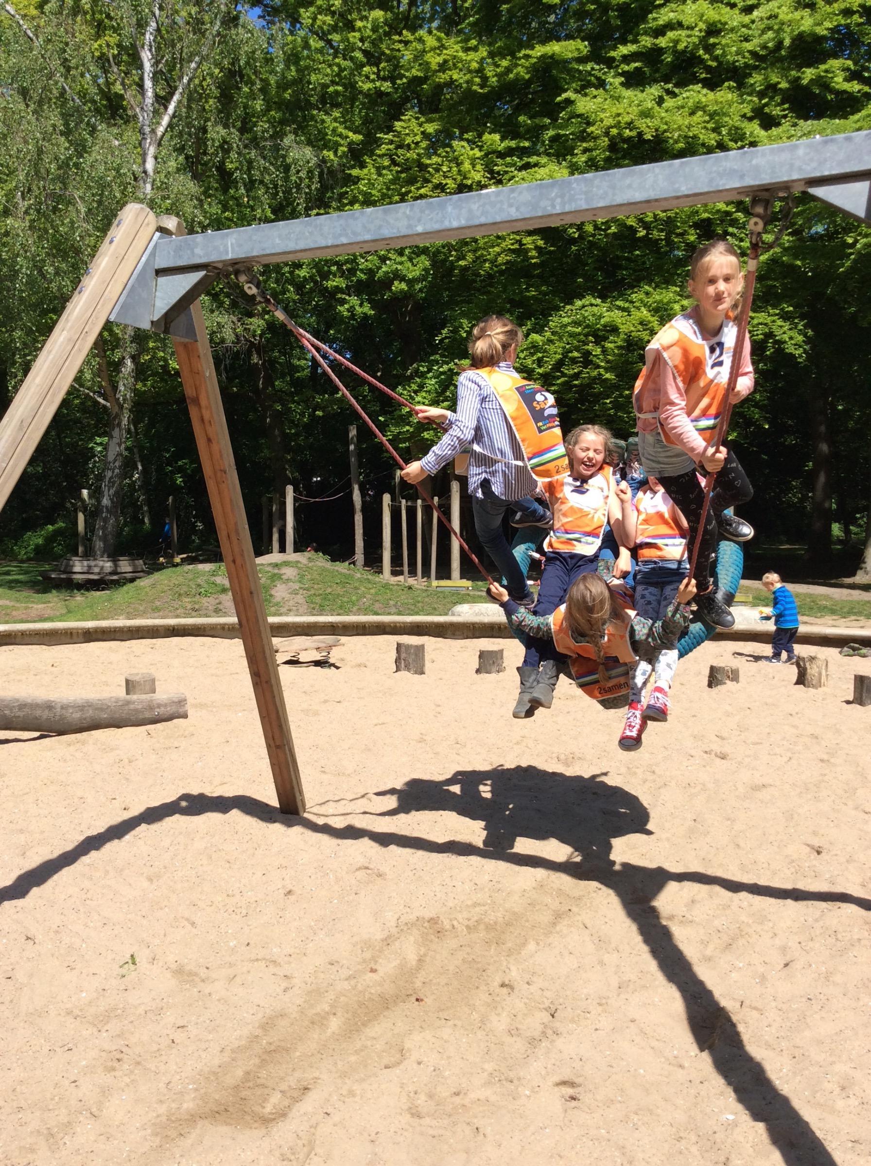 Schommel buitenschoolse opvang 2Ruiters Willemspark Den Haag