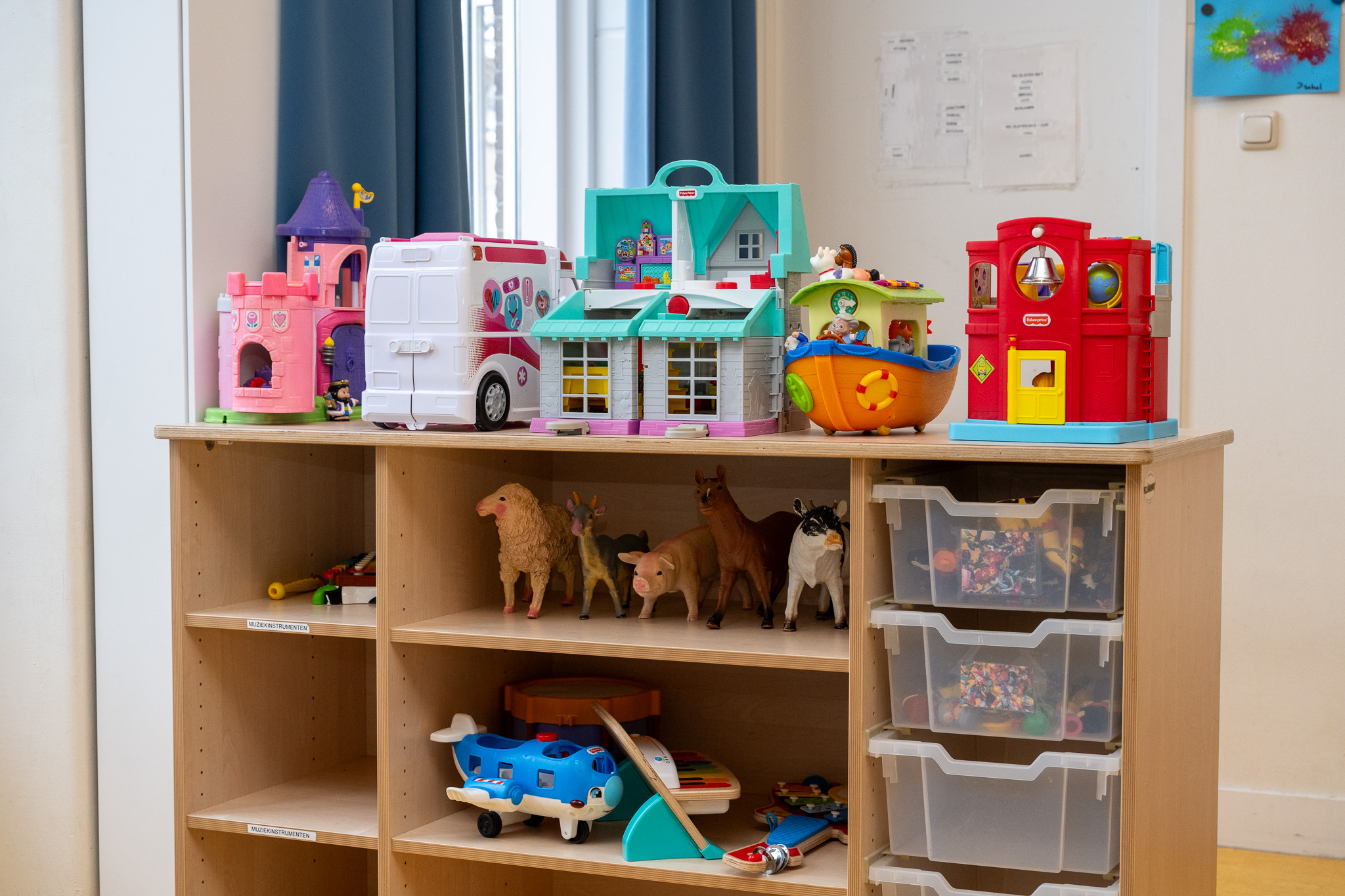 Speelkast bij kinderdagverblijf 2Zonnebloemen Regentessekwartier Den Haag