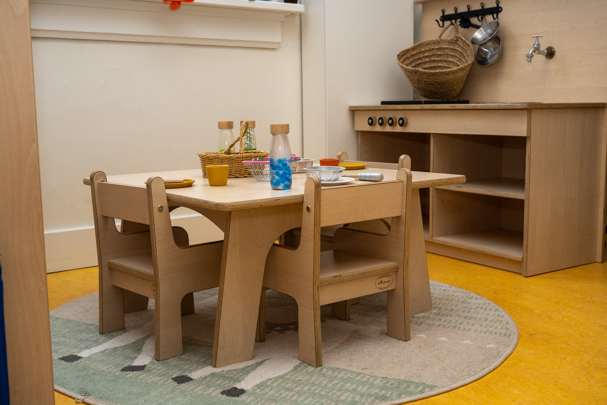 tafel bij voorschoolse eduatie 2zonnebloemen in het regentessekwartier den haag