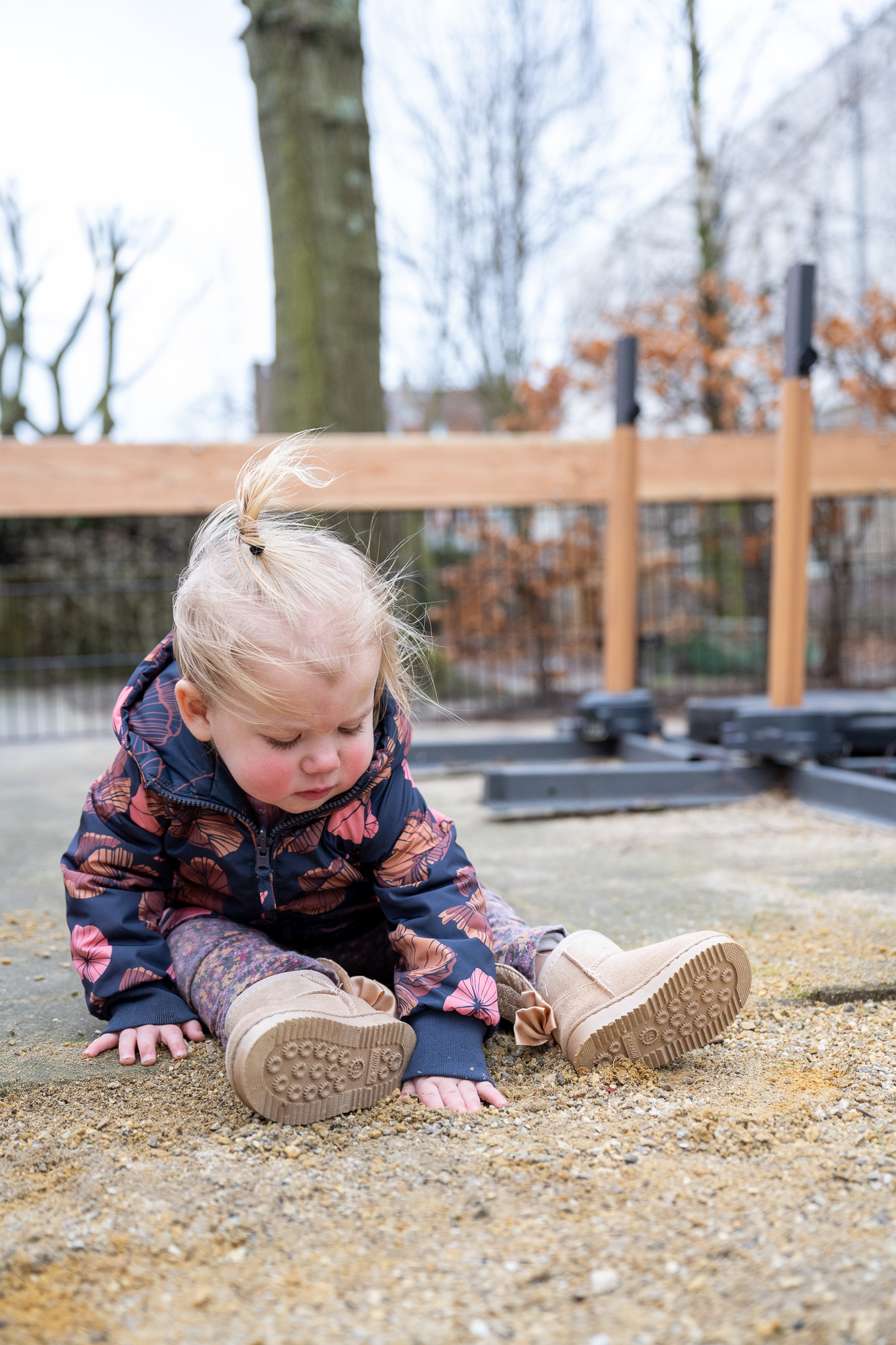 Voelen aan het zand bij kinderdagverblijf 2Zonnebloemen Regentessekwartier Den Haag