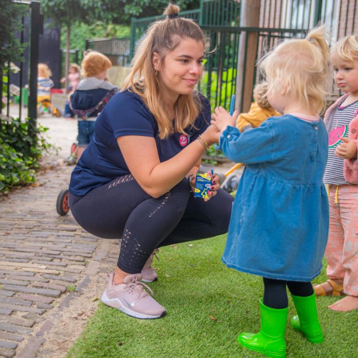 buiten met peuters kinderopvang Den Haag