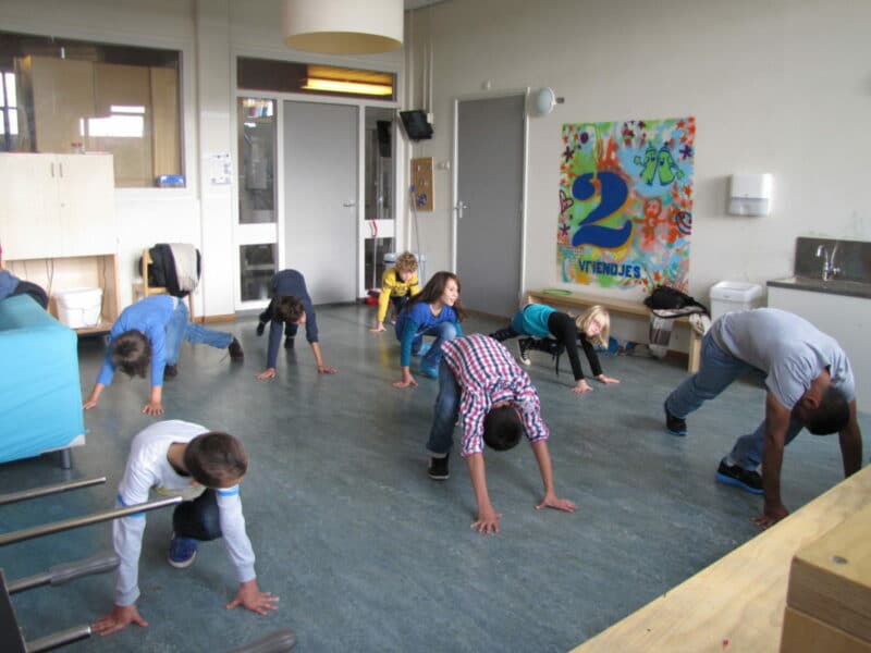 yoga bij bso 2vriendjes in bezuidenhout den haag