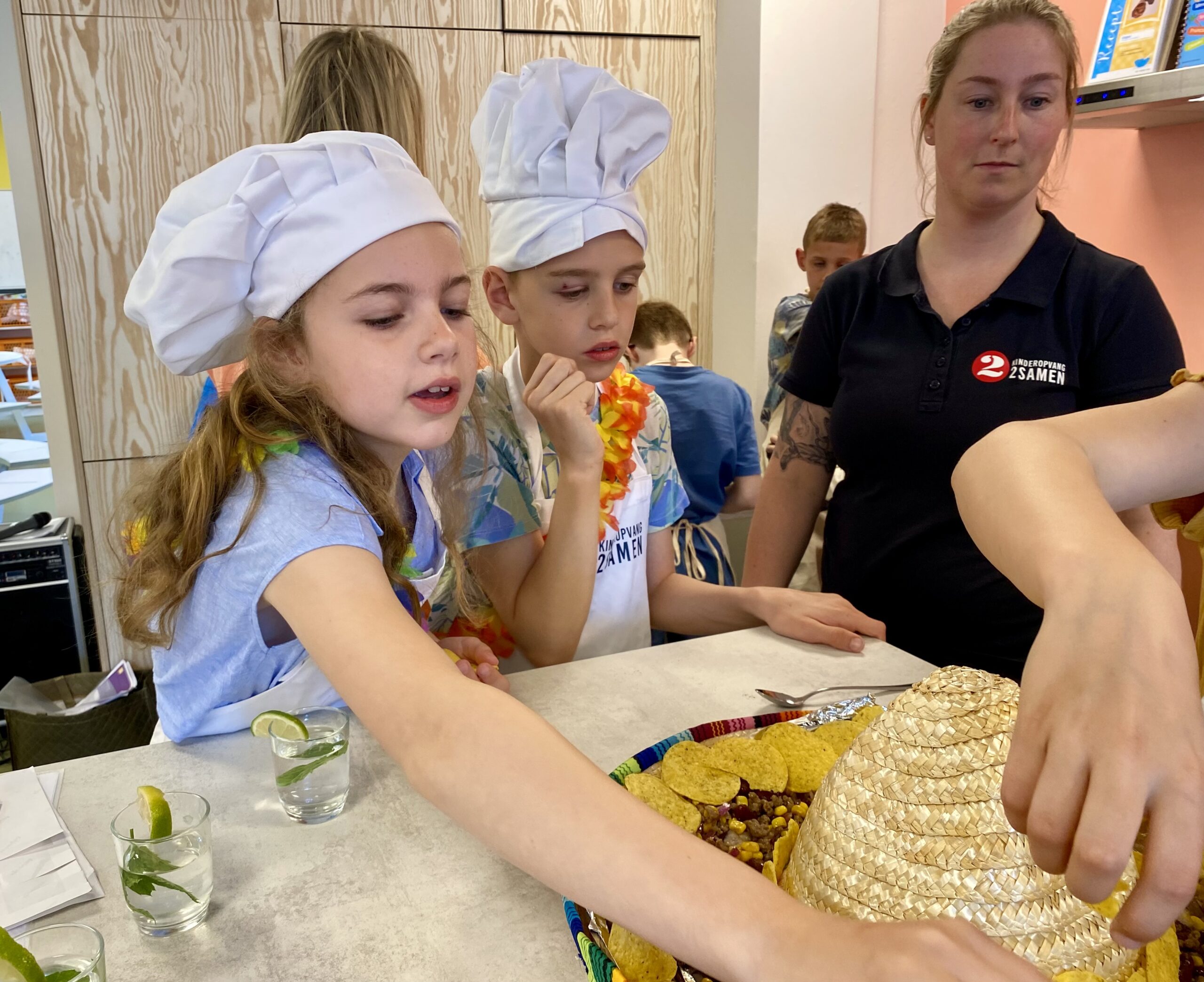 Het laatste is de presentatie van het gerecht. De nachochips op het gerecht in een sombrero. Wat origineel 2Zeppelins