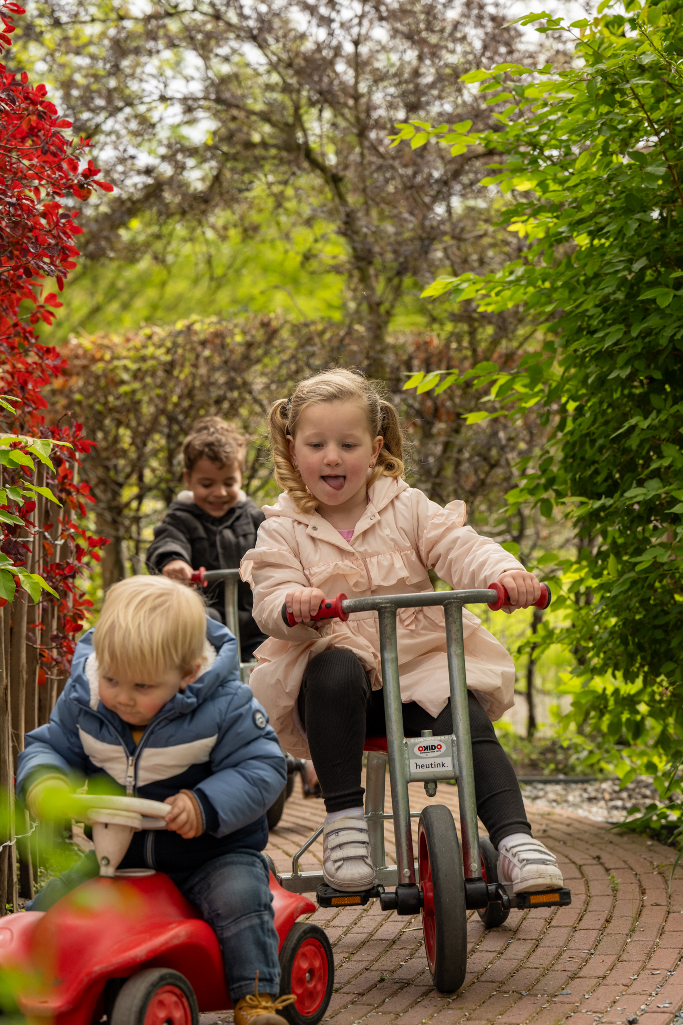 fietsen bij kinderdagverblijf 2zwanen in ypenburg