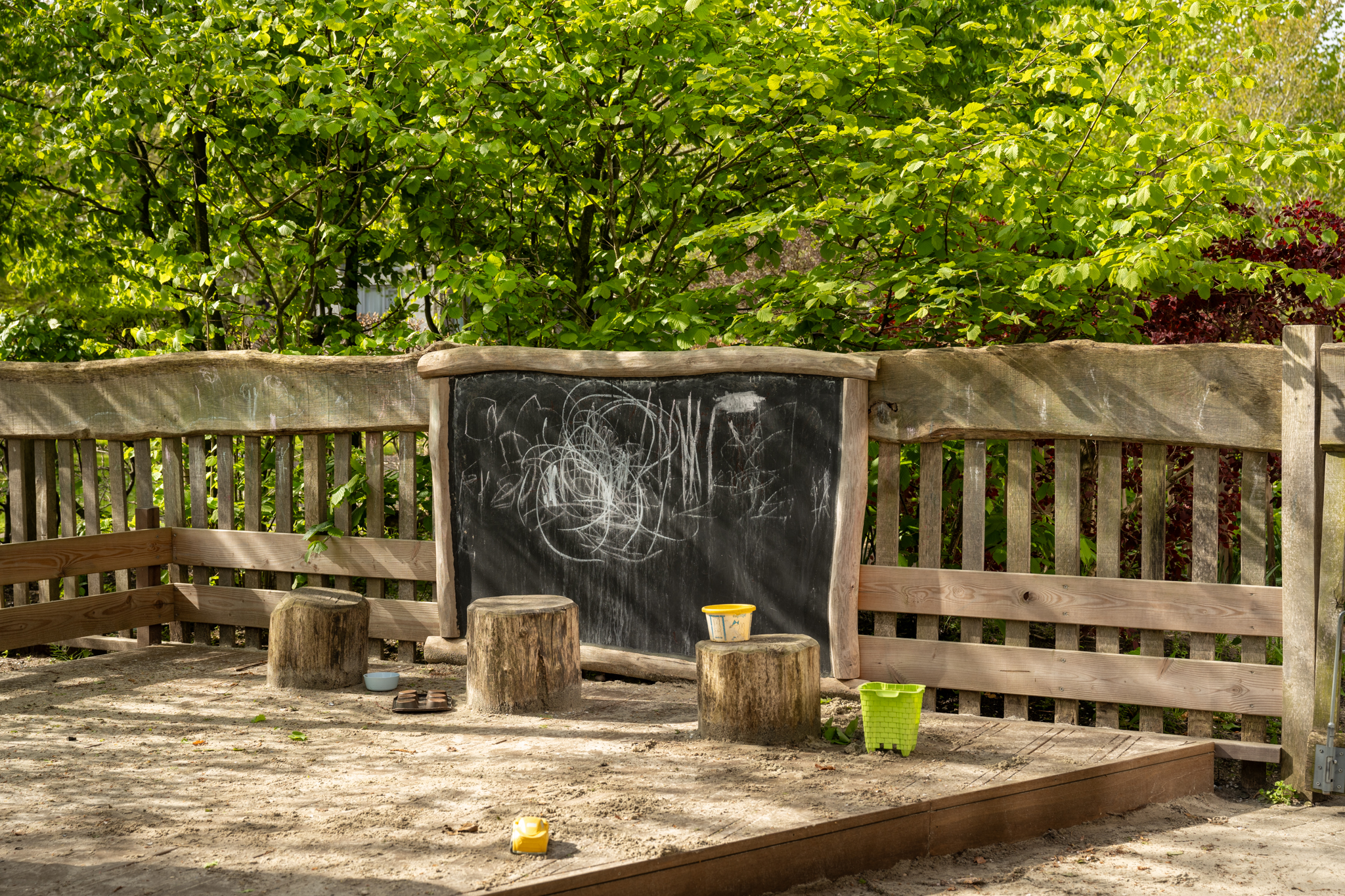 natuurtuin bij kinderdagverblijf 2zwanen in ypenburg