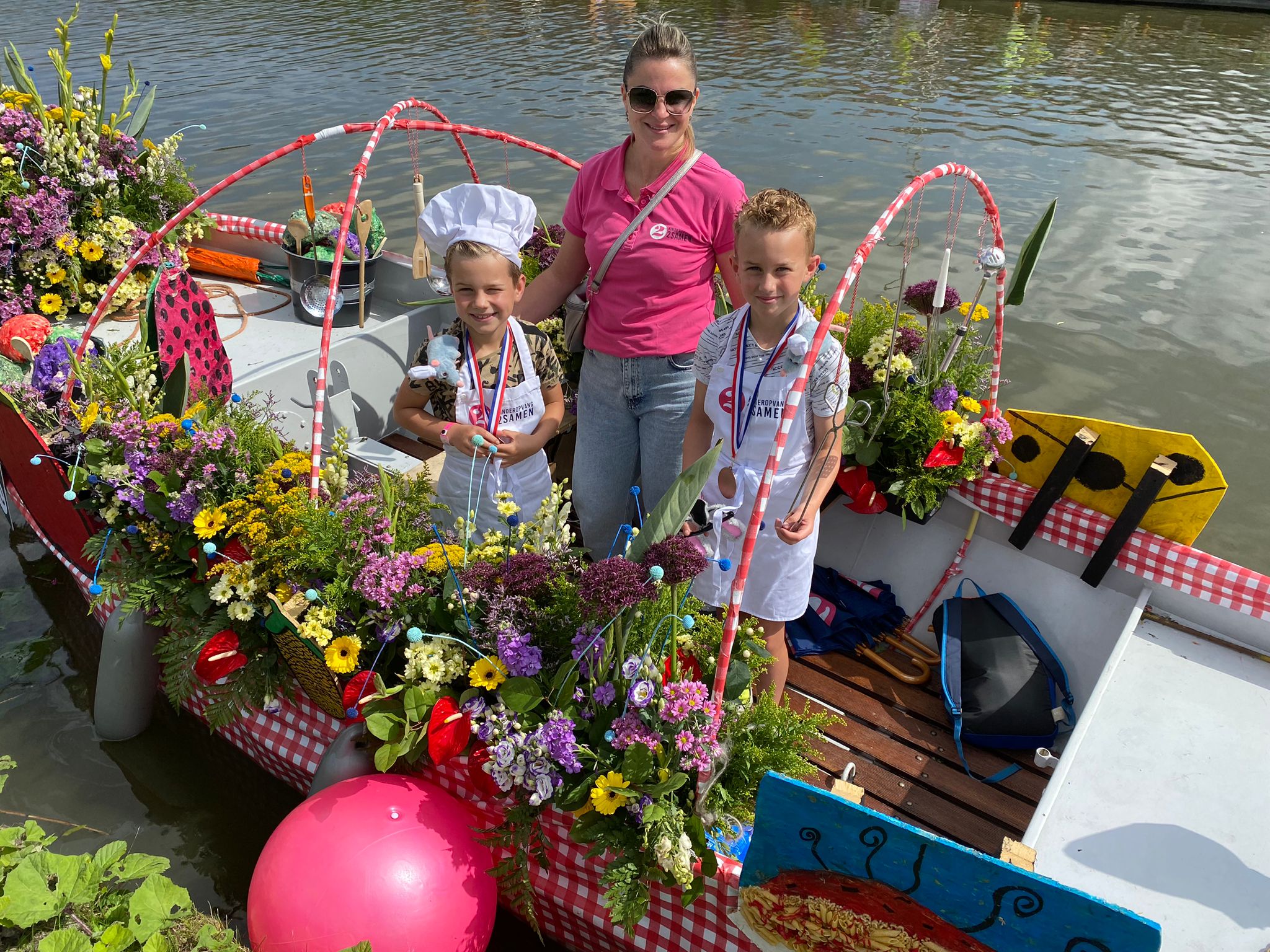 2Ballonnen Monster varen op de tweede dag mee tijdens Varend Corso Westland 2024