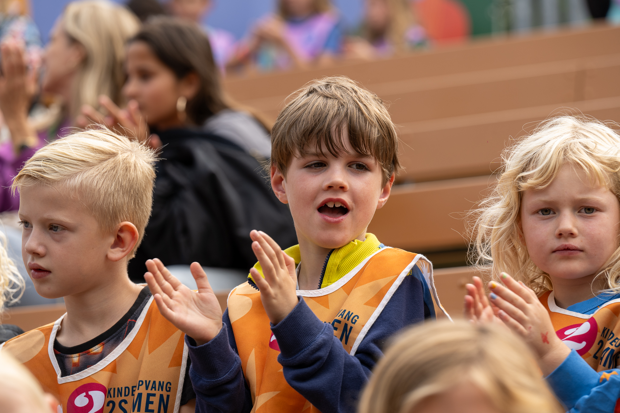 Kinderen in het publiek bij theatervoorstelling zuiderpark