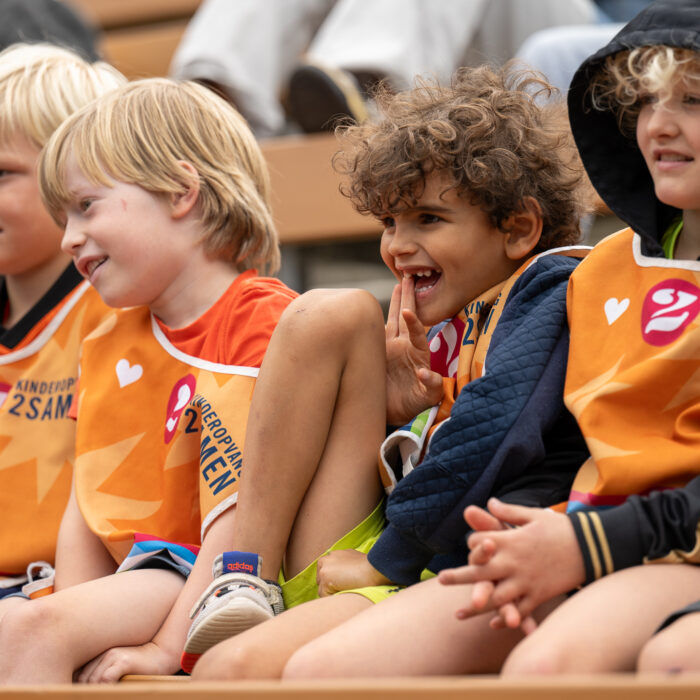 Kinderen in het publiek bij theatervoorstelling zuiderpark